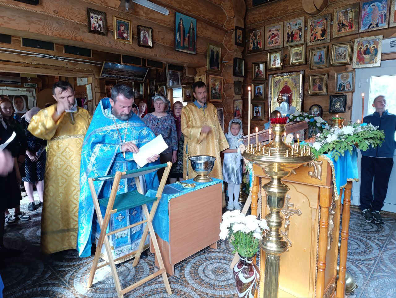 БОЖЕСТВЕННАЯ ЛИТУРГИЯ